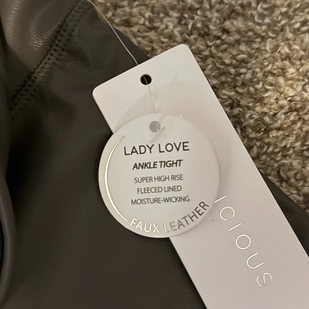 Yogalicious nwt leggings